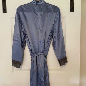100% Silk short robe with lave trim